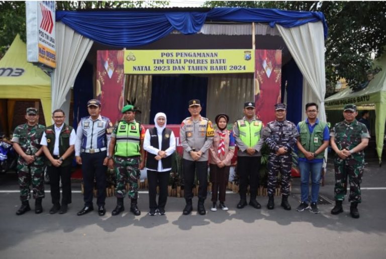 Komandan Pangkalan TNI AL (Danlanal) Kolonel Laut (KH/W) Rinanda Sintasari., S. Sos., M. Tr. A.P, Sambut Kedatangan Gubernur Jatim, Tinjau Langsung Kesiapan Ops Lilin Semeru