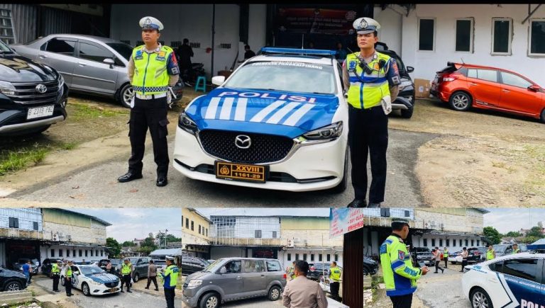 Personel Polresta Pangkalpinang Kawal Pendistribusian Logistik Diluar Kotak Suara Ke PPS Tingkat Kelurahan