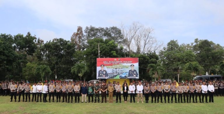 Kapolres Bangka Tengah Pimpin Apel Pergeseran Pasukan Dalam Rangka Pengamanan TPS Pemilu 2024