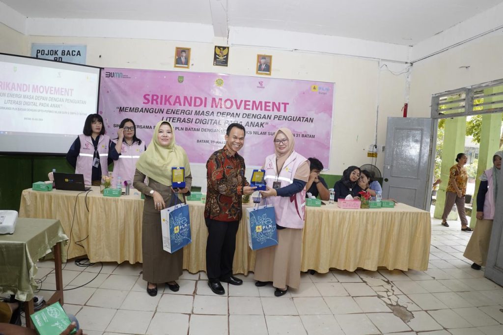 Peringatan Hari Anak Nasional, Srikandi PLN Batam Gelar Edukasi Ketenagalistrikan di SMPN 31 Batam