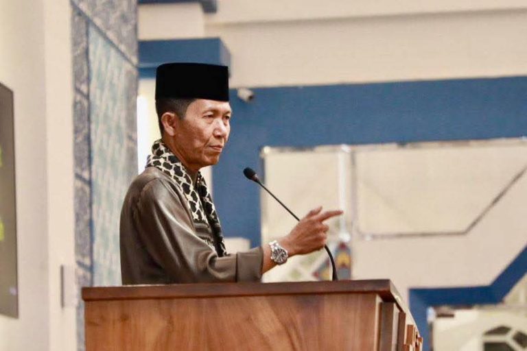 Amsakar Tarawih Perdana di Masjid Agung Raja Hamidah