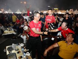 Amsakar Rayakan Kemenangan Bersama Ribuan Warga Batam, Indonesia Juara FIFA ASEAN Cup